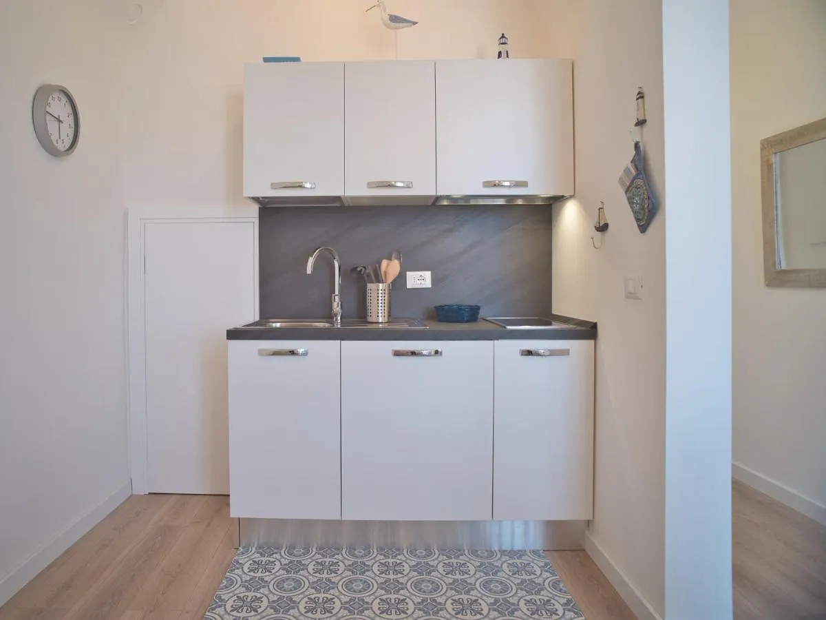 Medusa Apartment - Lungomare Finale Ligure 0*,